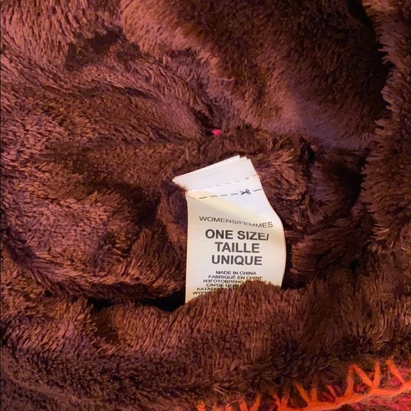 North face Pom lined winter hat - Picture 2 of 5